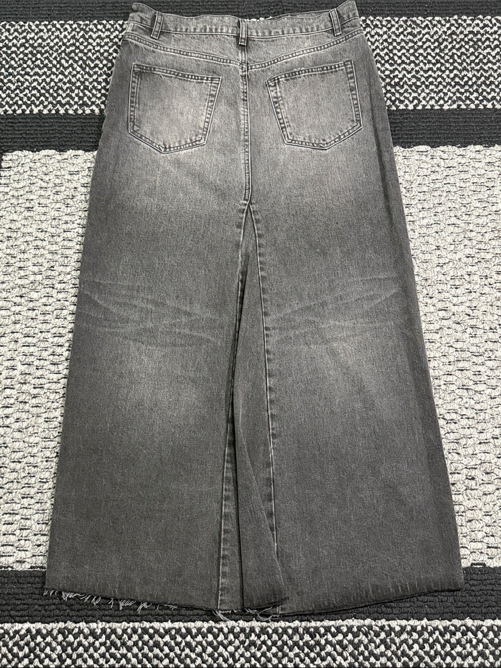 Reformation Tazz Maxi Denim Skirt Women’s 30 Raw Hem Black Wash Classic Casual - Picture 3 of 5